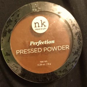 nk MAKEUP Pressed Powder
